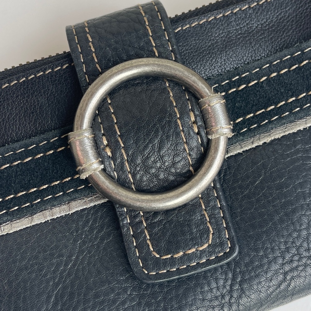 Fossil 🗝️ Genuine Leather Wallet - Picture 2 of 16
